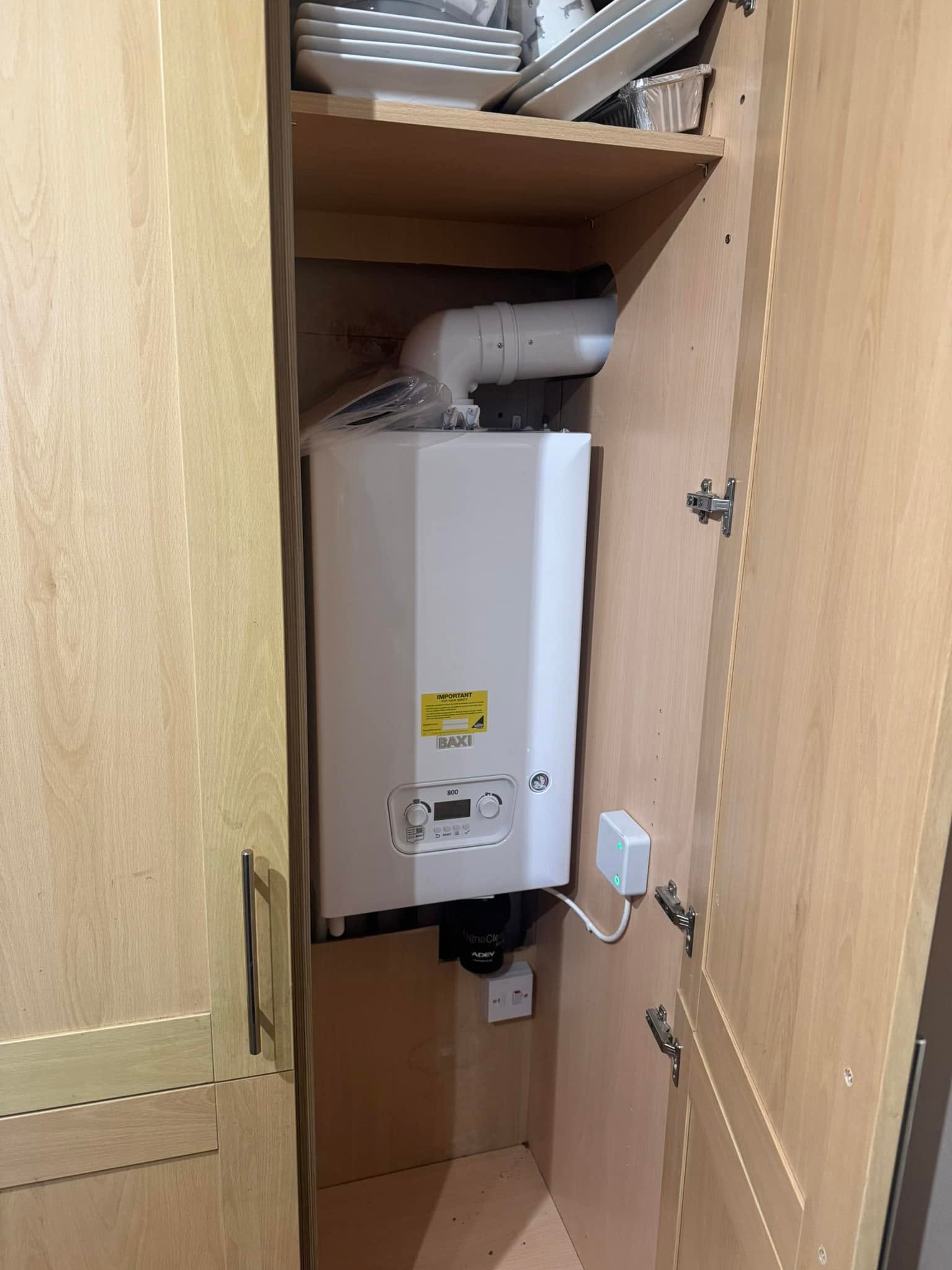 Compact cupboard boiler installation