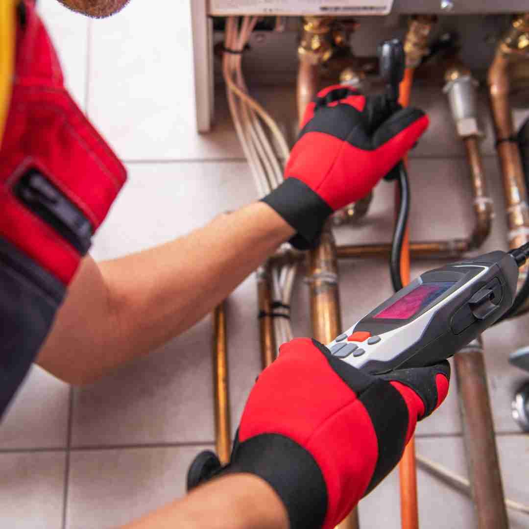 Engineer carrying out gas-leak detection in Fife